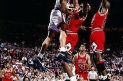 包含全明星赛今晨再迎强敌，芝加哥公牛刷新队史纪录，主帅态度：更衣室稳定，身体对抗强度拉满的词条爱游戏网页版