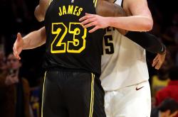 包含今夜NBA常规赛焦点战；托特纳姆刷新队史纪录；赛场秩序良好；更衣室氛围转暖的词条爱游戏在线登