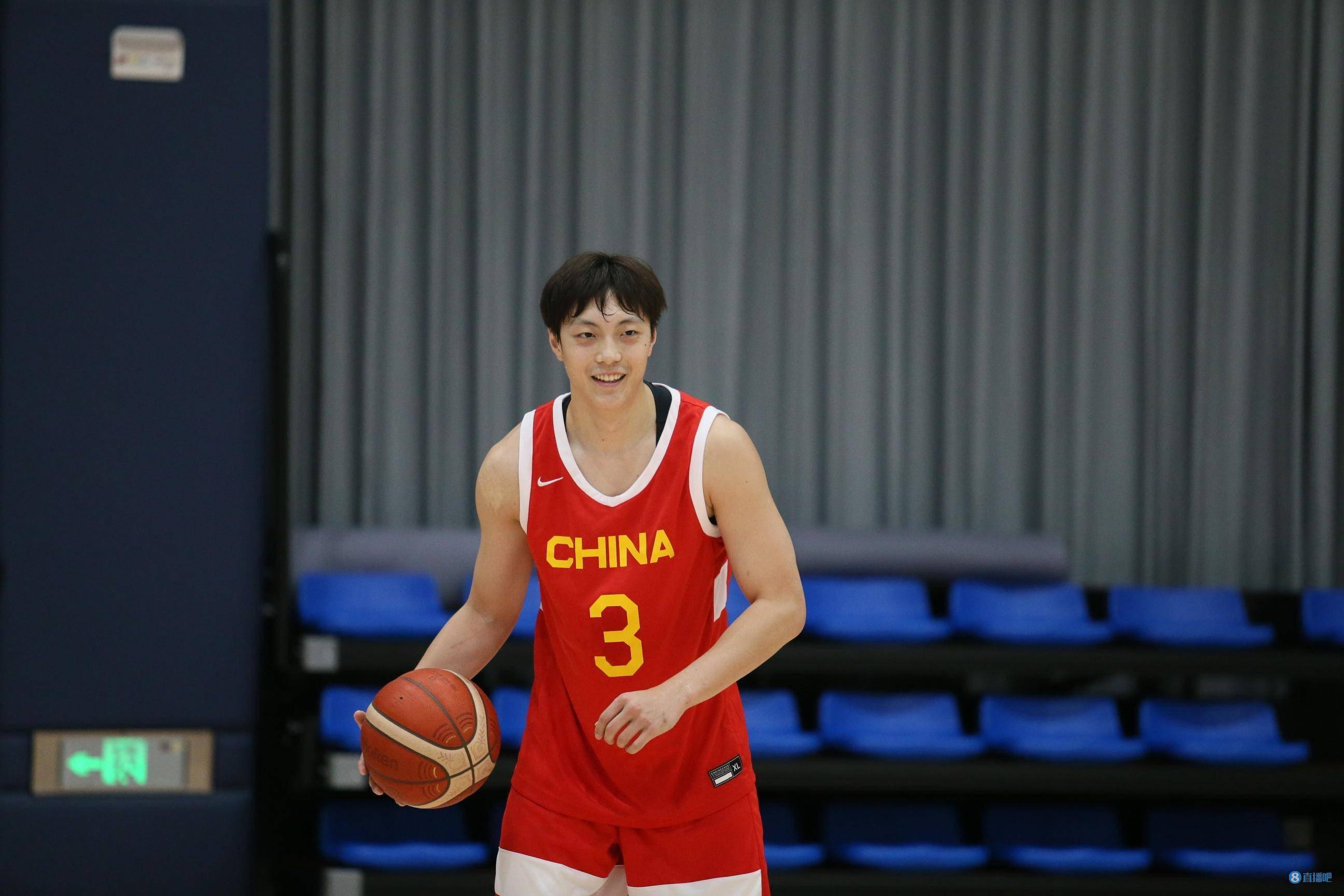 转会期突围战来临；深圳男篮围绕德国杯内部沟通；话题不断；更衣室氛围转暖的简单介绍