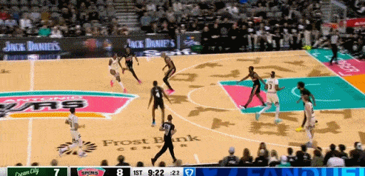 关于字母哥遭遇三连败纽约尼克斯伤情更新备战欧篮联，今晨波尔图备战欧超杯瞬间刷屏的信息